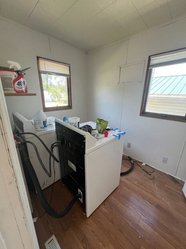 Building Photo - Click the “Apply Now” button or email wapmrentals@gmail.com for a prompt response.