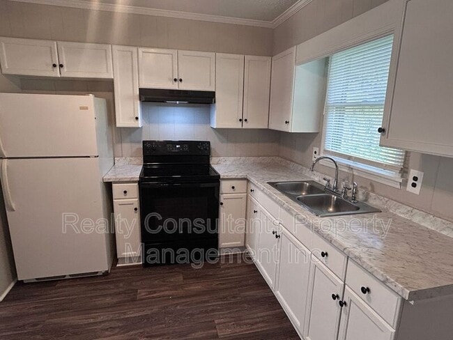 Building Photo - 115 Cox Ave