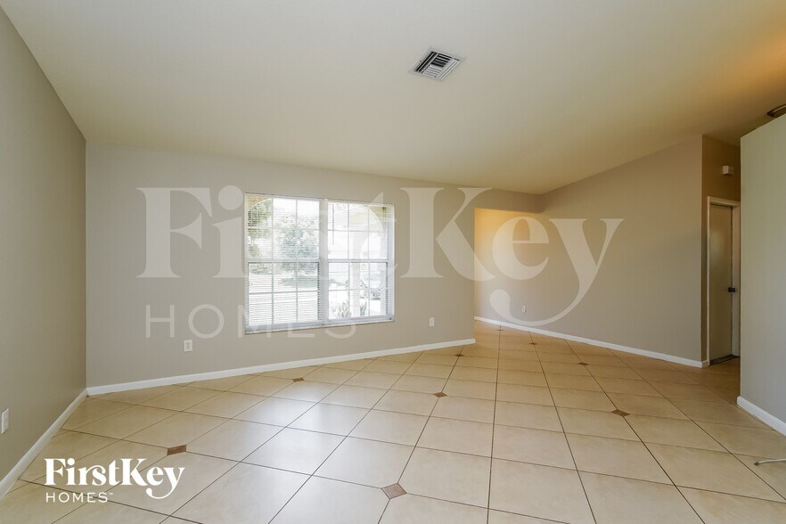 Building Photo - 8441 Bahamas Rd