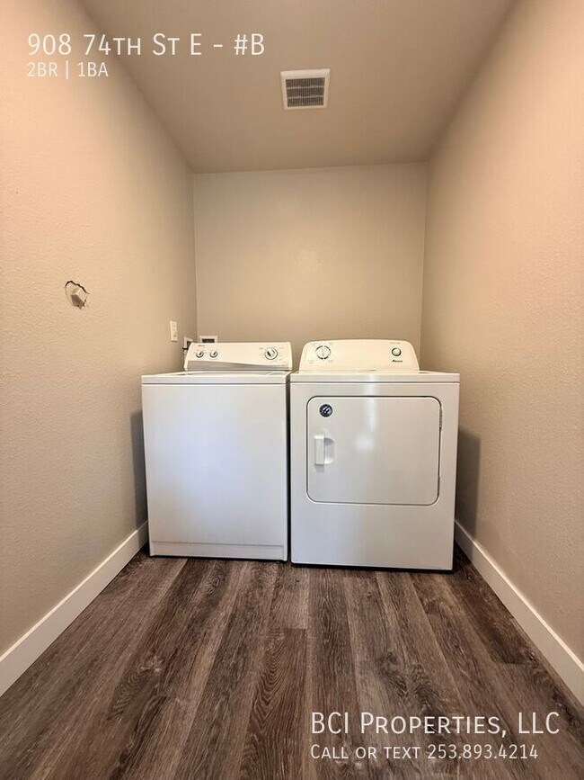 Building Photo - 908 74th St E