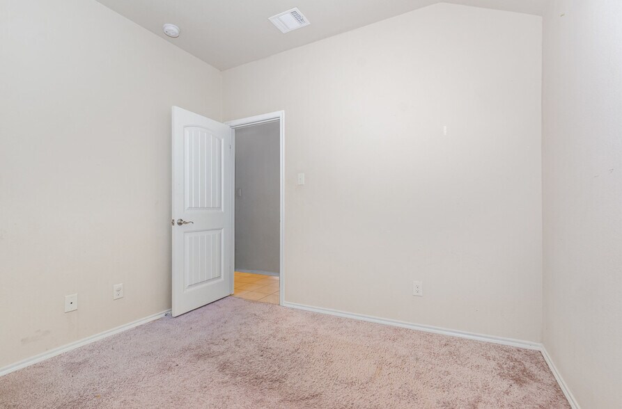Building Photo - 9012 Cross Oaks Ranch Blvd