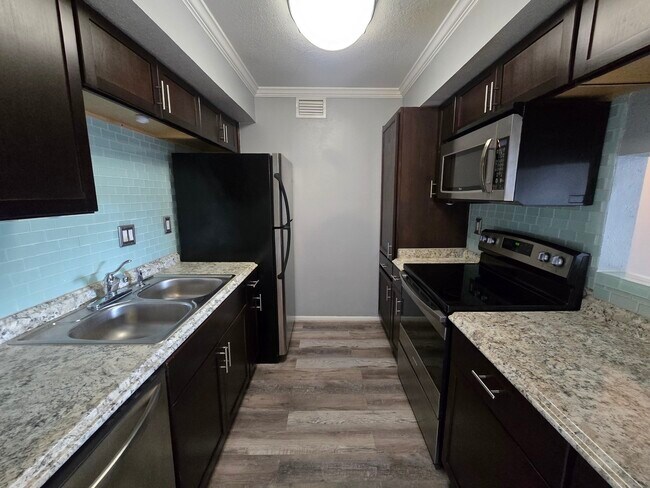 Building Photo - 1860 White Oak Dr