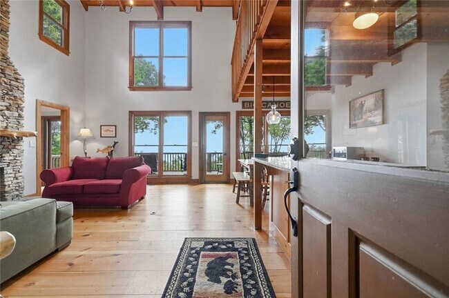 Building Photo - 424 S Sanderlin Mtn Dr