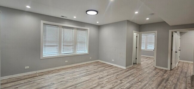 Building Photo - 3752 W Division St