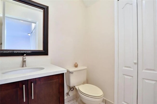 Building Photo - 15870 SW 69th Ln