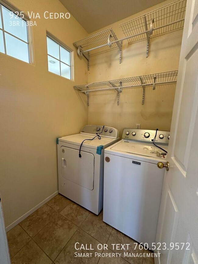 Building Photo - Beautiful Chula Vista 3bed+1 Loft, 2.5 bat...