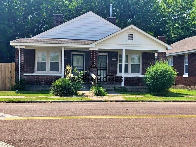 Primary Photo - Spacious 2 Bedroom Home in a Central Locat...