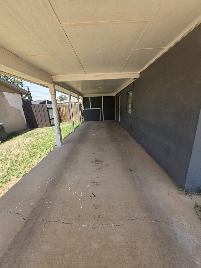 Building Photo - 3 bed 1 bath remodeled home, move in ready!