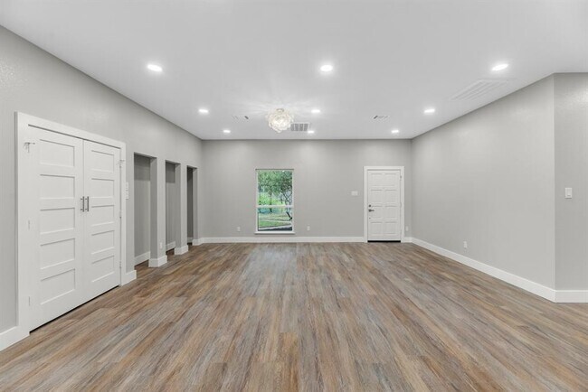 Building Photo - 8219 Wateka Cir