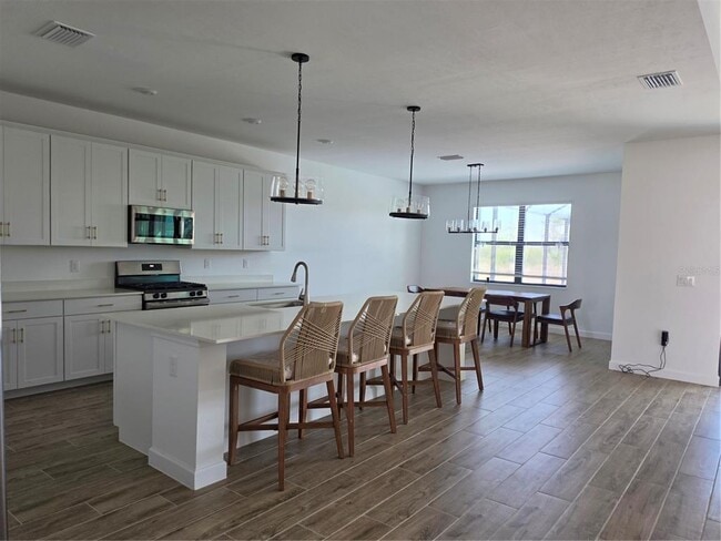 Building Photo - 18334 Ridgeline Dr