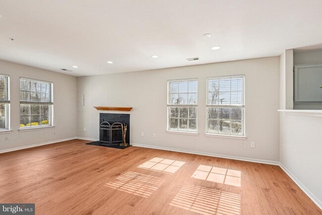 Building Photo - 1440 Nutwood Ct