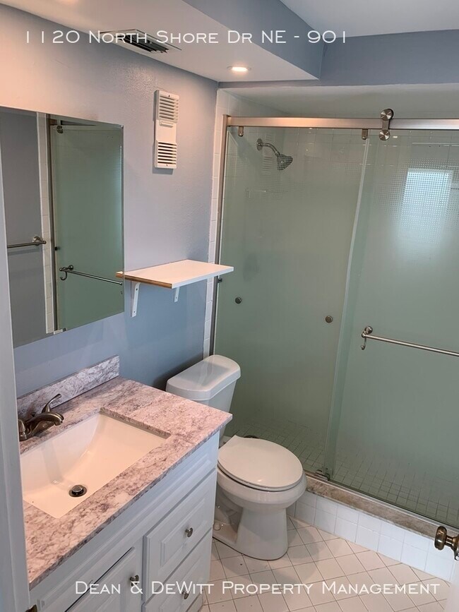 Building Photo - North Shore Condo with Amazing Water Views!