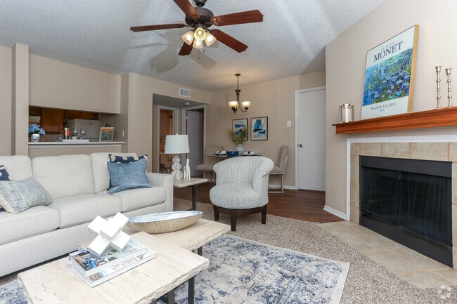 2BR, 2BA - 905SF(C) - Living Room - Autumn Glen