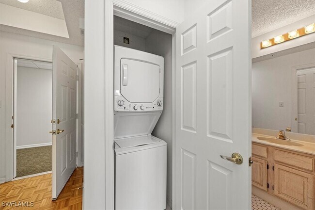 Primary Photo - 900 Arbor Lake Dr