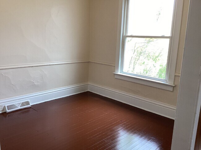 Building Photo - 2445 N 37th St