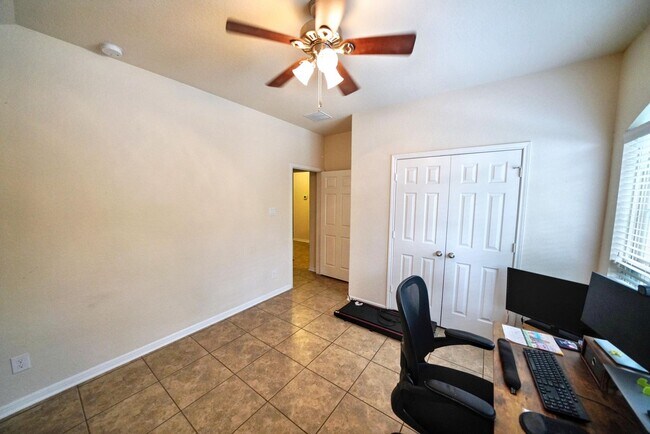 Building Photo - Stunning 3-Bedroom Home with Office in Charleston Parke, Cibolo - Realtor Commission offered: $500