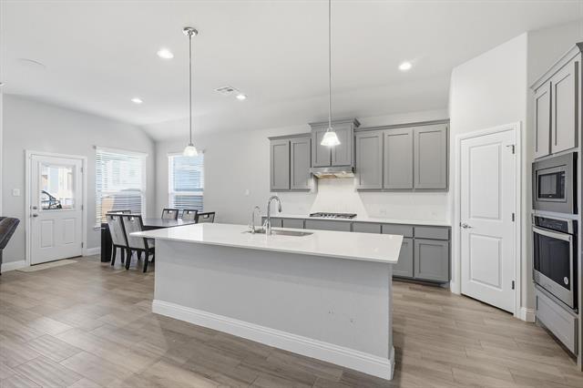 Building Photo - 2001 Oleander St