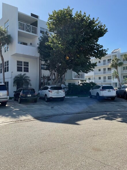 Building Photo - 2870 NE 14th Street Cswy