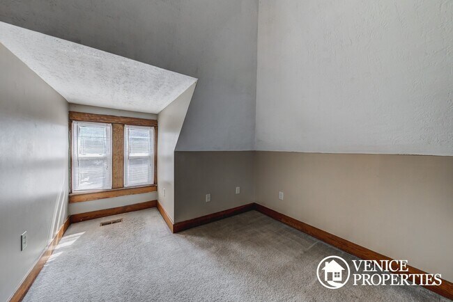 Building Photo - 2166 Summit St