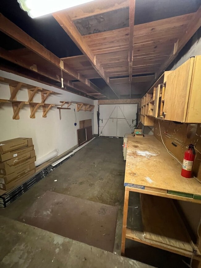 Building Photo - NE 3/BD 1/BA 1/CG