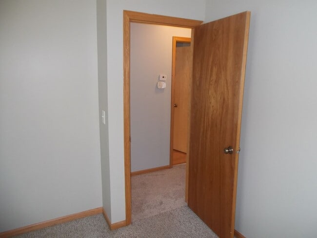 Building Photo - 3 Bedroom, 1 Bathroom Home.