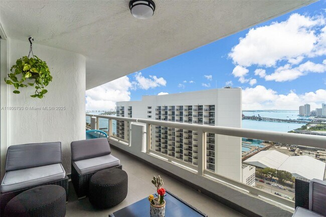 Building Photo - 1717 N Bayshore Dr