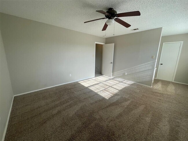 Building Photo - 412 Blue Valley Dr