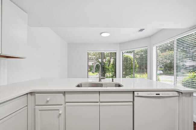 Building Photo - 114 Gleneagles Dr