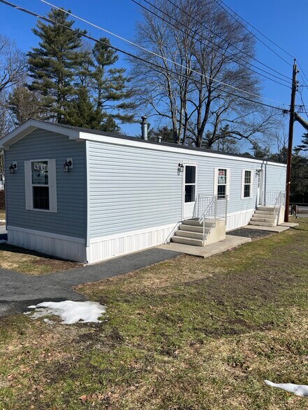 Building Photo - 1 Greenwood Dr