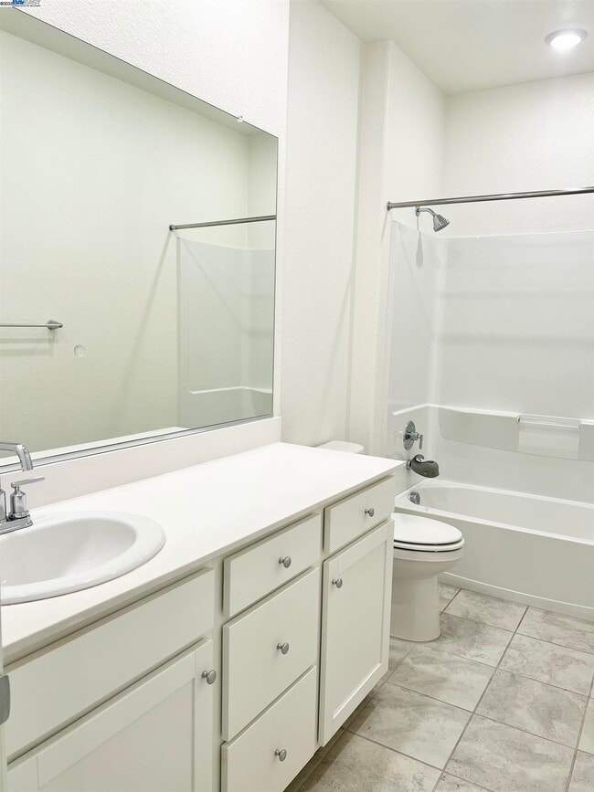 Building Photo - 25350 Parklane Dr