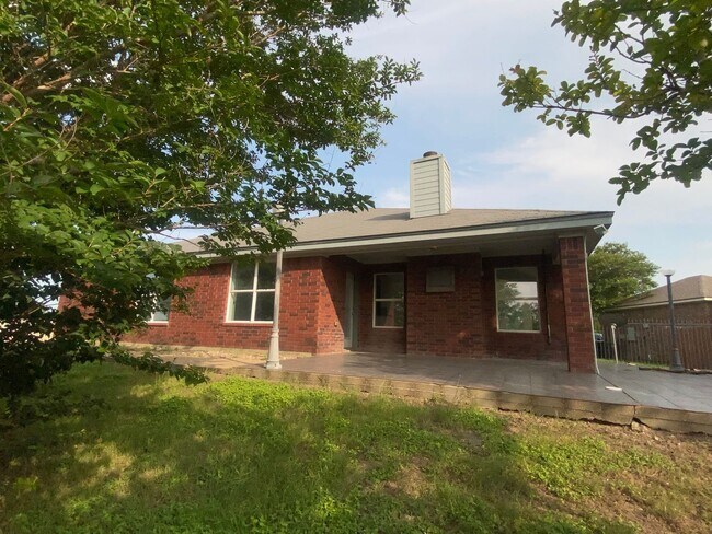 Building Photo - 4 BEDROOM, EASY COMMUTE