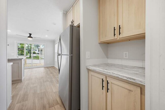 Building Photo - 84 Maple Path Ln