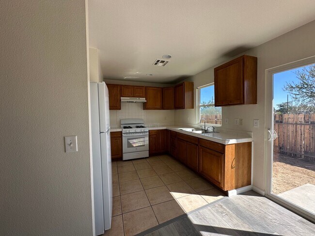 Building Photo - 61859 Desert Air Rd