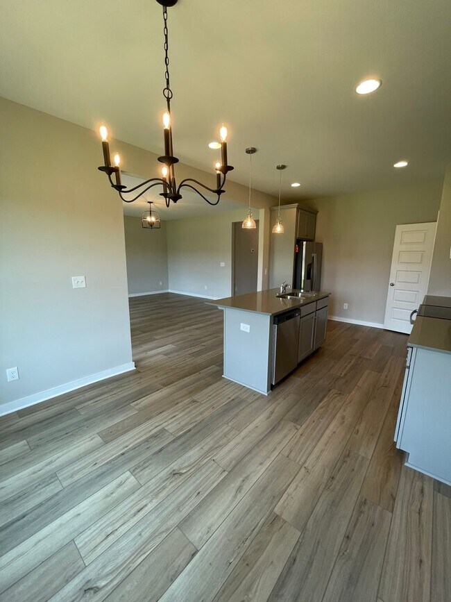 Building Photo - Home for Rent in Meridianville, AL!!! Avai...