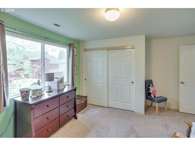 Building Photo - Charming North Portland 3 Bed 2.5 Bath Kenton Neighborhood House ~ Garage, A/C & Washer & Dryer!