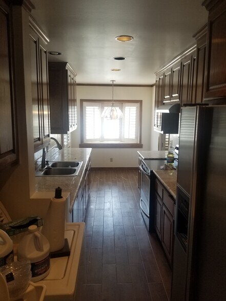 Kitchen - 6012 S Kings Rd