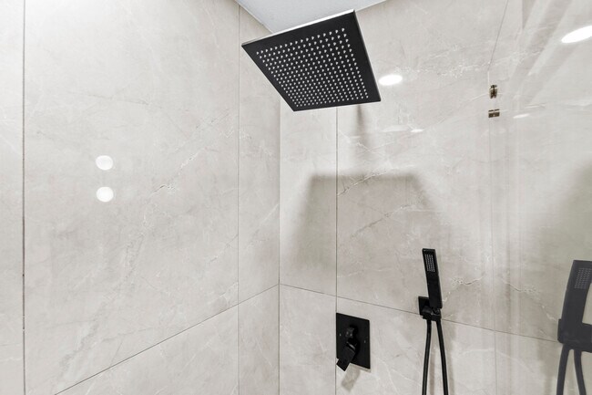 Building Photo - 317 Ross Ave