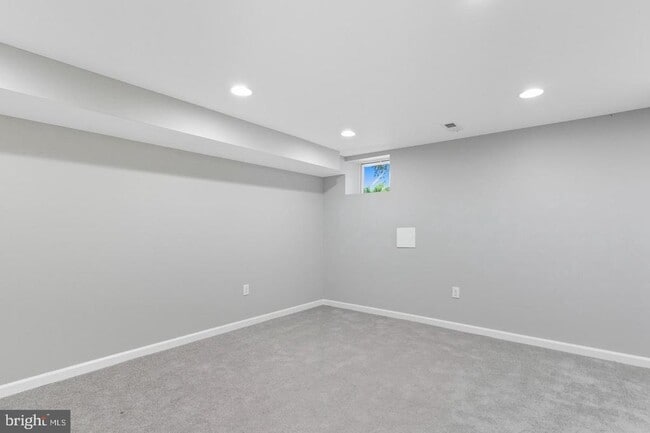 Building Photo - 809 Pontiac Ave