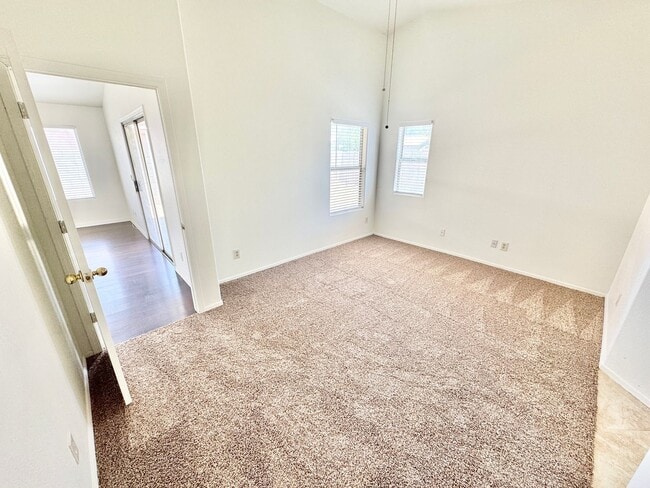 Building Photo - 3 Bedroom/2 Bath Single Level Home! NO HOA