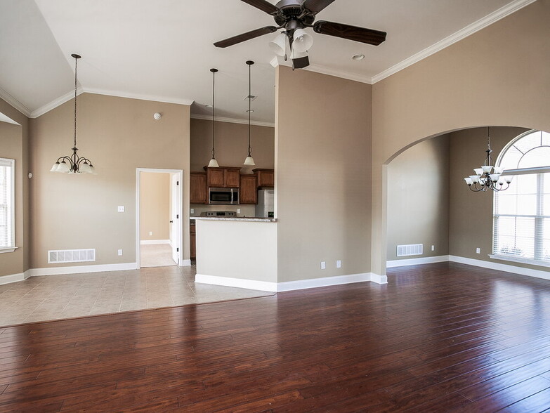 Building Photo - 2647 Champion Hills Dr