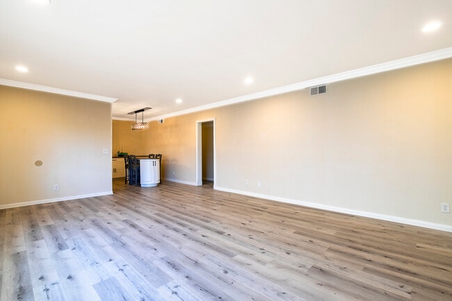 Building Photo - 5354 Lindley Ave