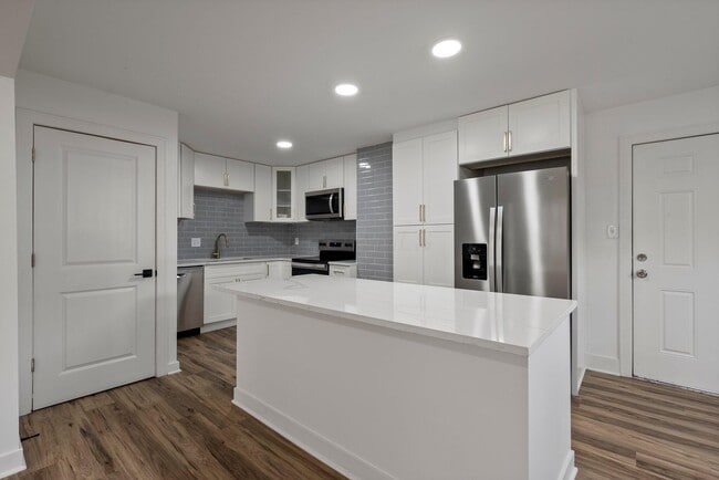 Building Photo - 2671 Whitehead Rd