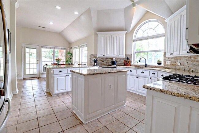 Building Photo - 5408 W Redbud St