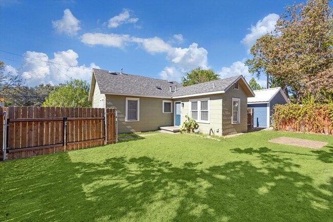 Building Photo - 1705 S 5th St