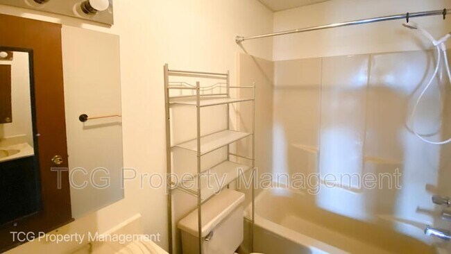 Building Photo - 510 S Main St