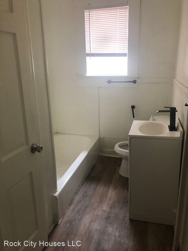 Building Photo - 2 br, 1 bath House - 1319B Maple Street
