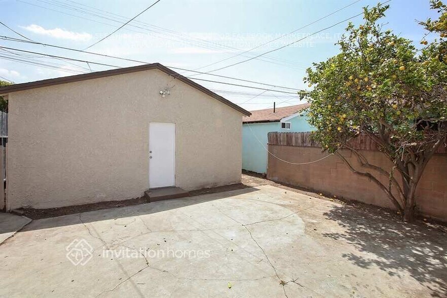 Building Photo - 1522 W 60th St