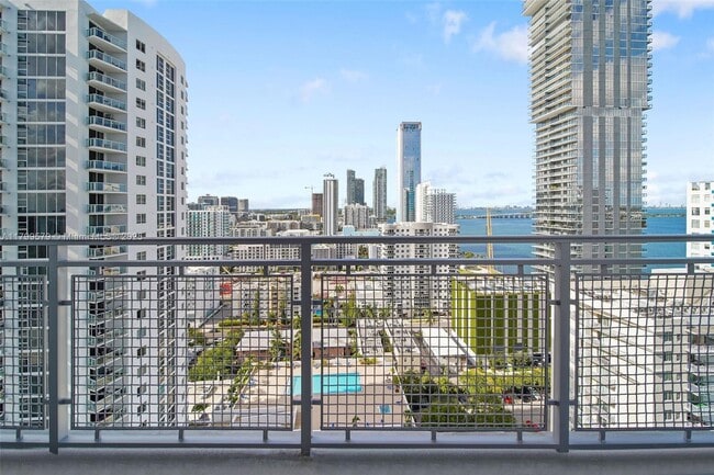 Building Photo - 2150 N Bayshore Dr