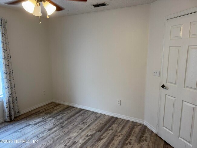 Building Photo - 96676 Commodore Point Dr