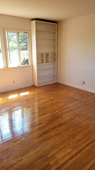 Building Photo - 200 N Sierra Vista St